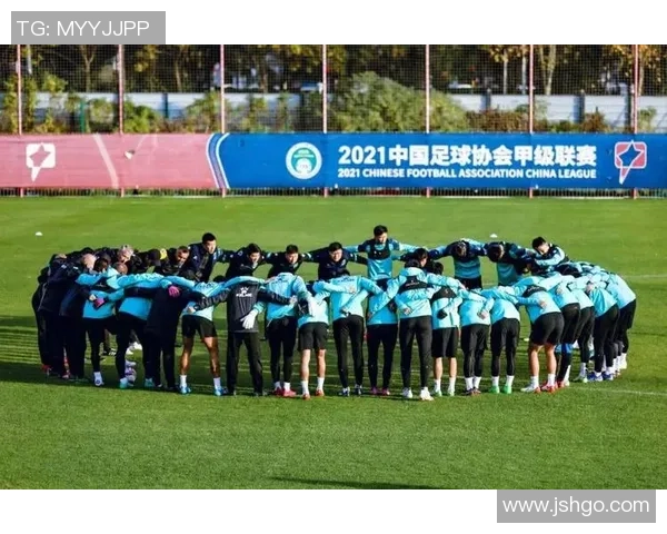 杭州羽毛球队在邀请赛中以90分稳居积分榜首位展现强劲实力 杭州羽毛球队在邀请赛中以90分稳居积分榜首位展现强劲实力