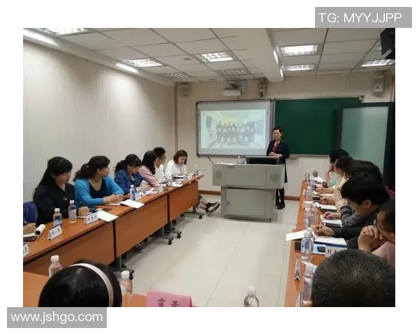 聚焦重庆排球队个人能力提升与团队协作的深度探讨 聚焦重庆排球队个人能力提升与团队协作的深度探讨