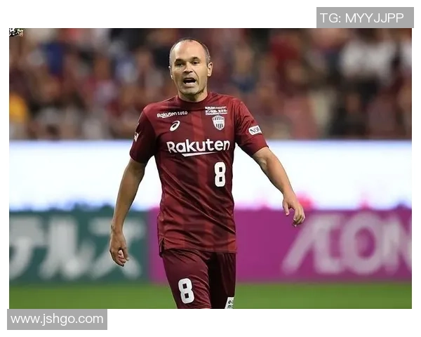 足球明星的独特风格与个人动作解析展现他们的魅力与技术之美 足球明星的独特风格与个人动作解析展现他们的魅力与技术之美